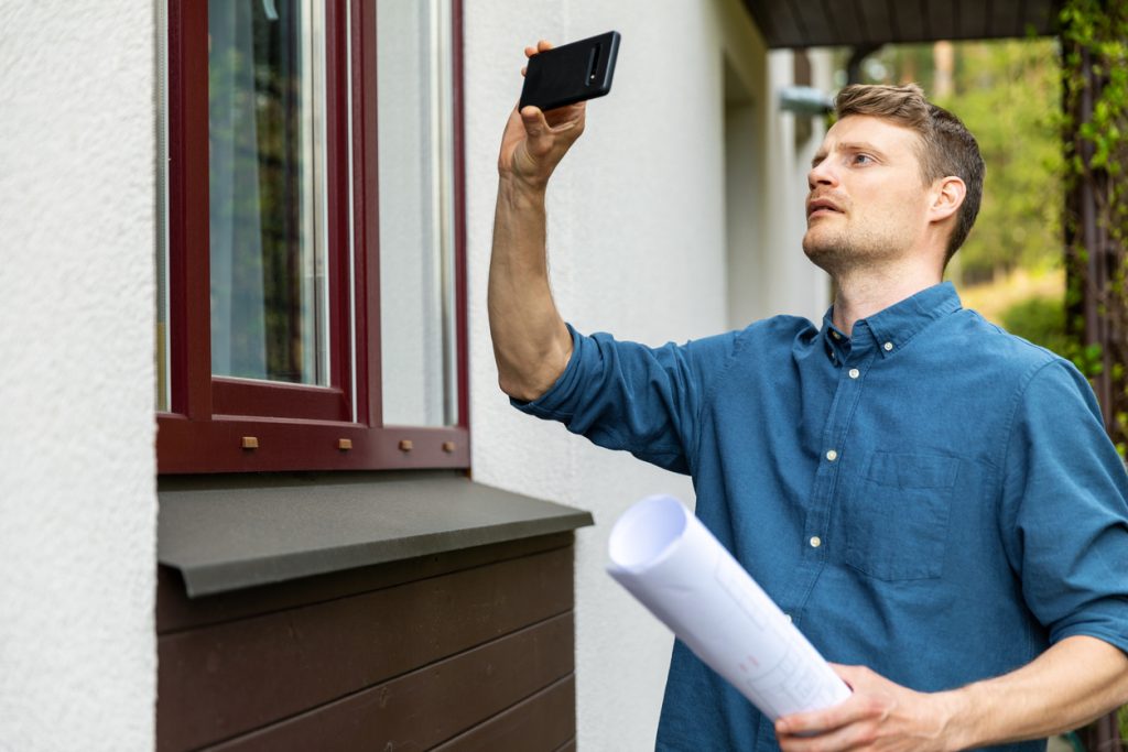 appraiser taking pictures of property